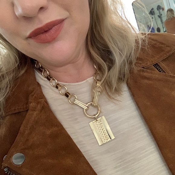 Meet your Posher, Andrea - Picture 3 of 4